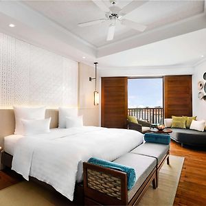 Deluxe Queen Room Bay View Balcony